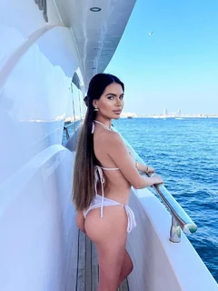 Aviana escort in London