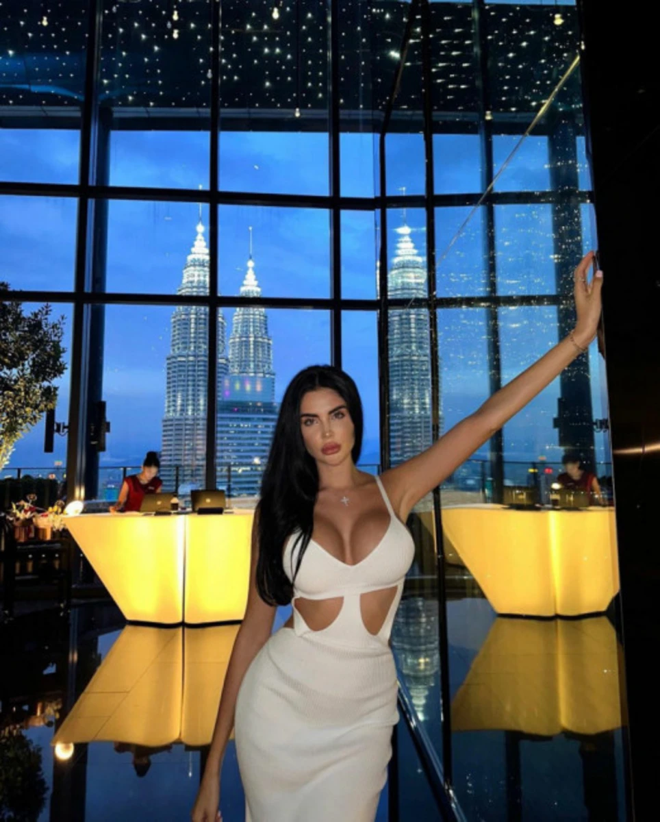 Briony escort in London