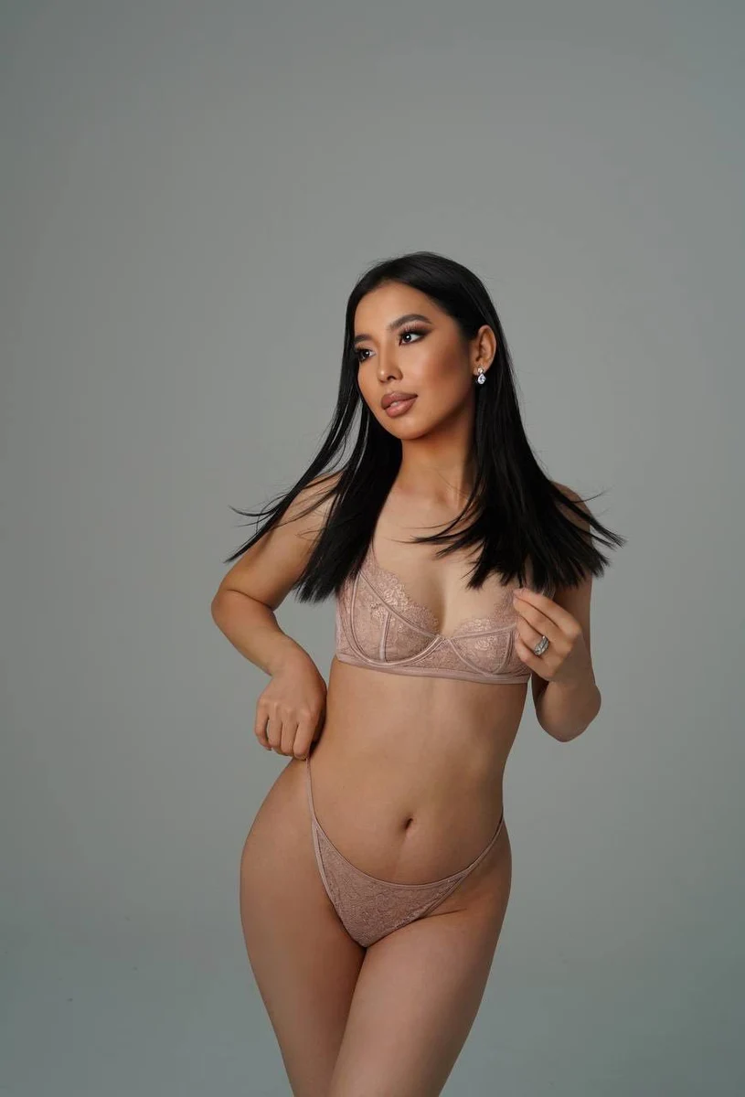 Idalia escort in London