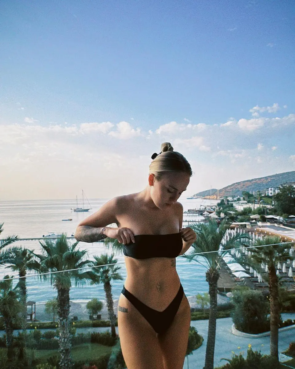 Samara escort in London