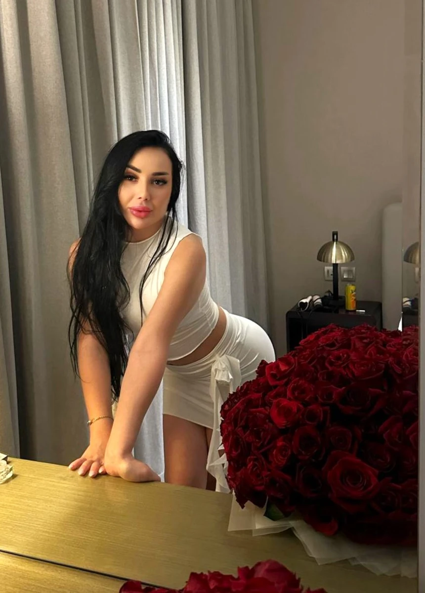 Valencia escort in London