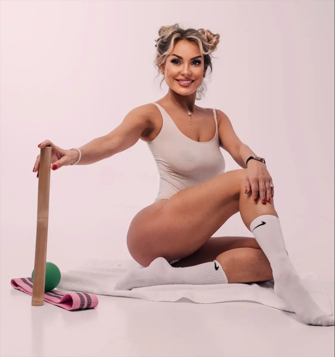 Xavia escort in London